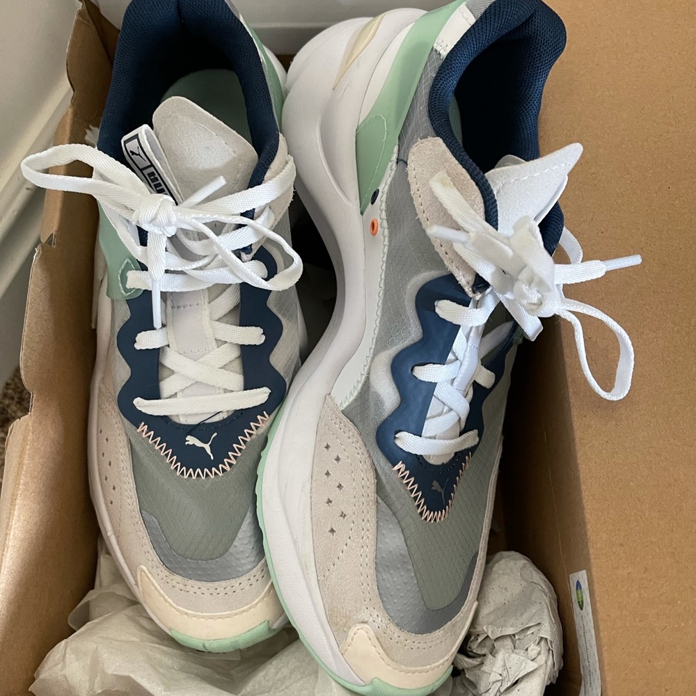 Puma tennis shoes